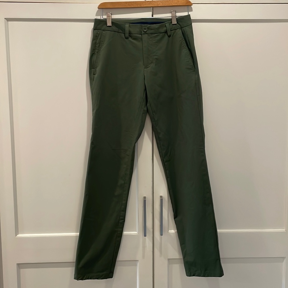 Like new, authentic Men’s Vineyard Vines On-The-Go Pants